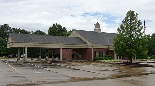 CB&S Bank in Tupelo, MS on Main Street